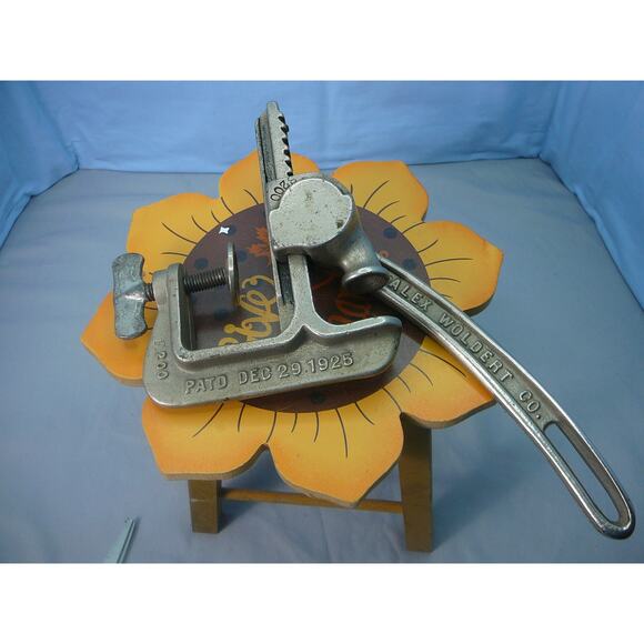 Antique Woldert 1925 Cast Iron Squirrel Nut Cracker model 200 - Picture 1 of 8